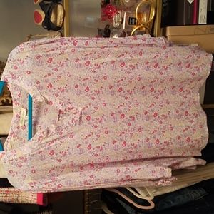 🛍👠 Adrienne Vittadini Floral Blouse